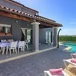 Ferienhaus Mit Privatpool Fuer 7 Personen Ca 130 Qm In Pula, Istrien Istrische Riviera