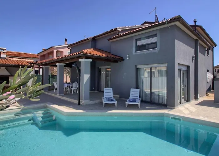 Ferienhaus Mit Privatpool Fuer 7 Personen Ca 130 Qm In Pula, Istrien Istrische Riviera