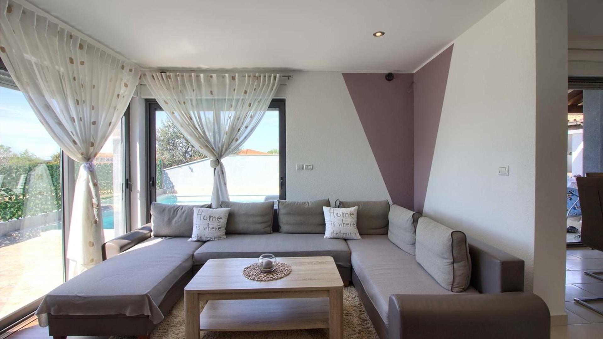 Vikendica Mit Privatpool Fuer 7 Personen Ca 130 Qm In Pula, Istrien Istrische Riviera *