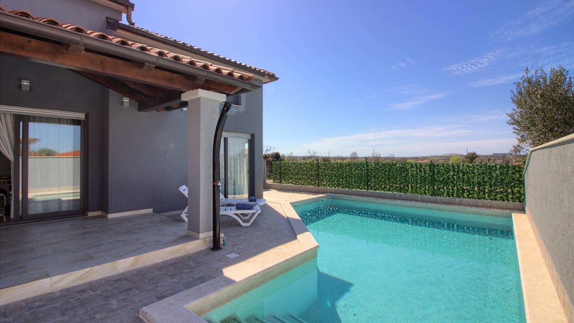 Vikendica Mit Privatpool Fuer 7 Personen Ca 130 Qm In Pula, Istrien Istrische Riviera
